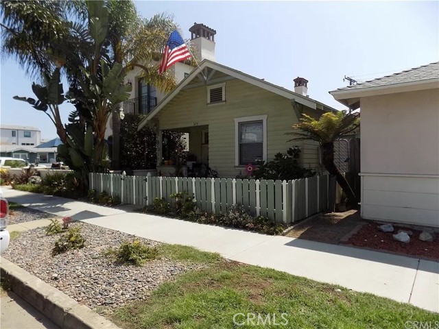 Detail Gallery Image 1 of 5 For 324 9th St St, Huntington Beach,  CA 92648 - 2 Beds | 1 Baths