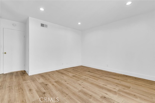 21704 Lake Vista Dr, Lake Forest CA: https://media.crmls.org/medias/2aa41aff-6c57-46d2-b8a2-391b41cdb0dd.jpg