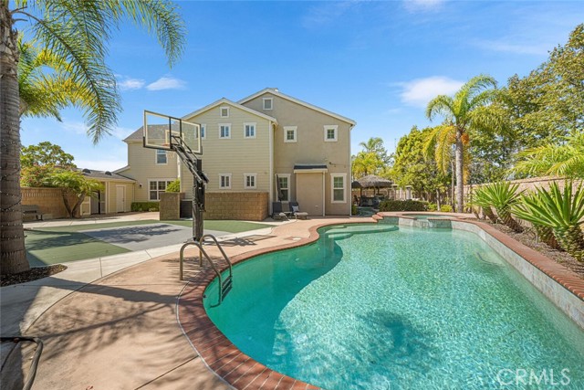 978 Heron Circle, Seal Beach CA: https://media.crmls.org/medias/2aa4bc7f-cca6-48e5-a7ce-cec645e07b2b.jpg