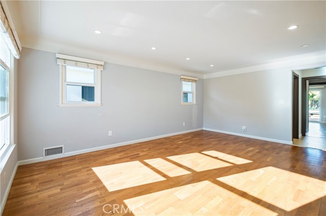 Detail Gallery Image 4 of 26 For 721 E Elmwood, Burbank,  CA 91501 - 3 Beds | 2 Baths