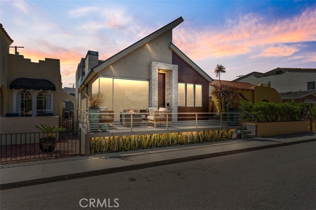 29 W Neapolitan Lane, Long Beach CA: https://media.crmls.org/medias/2aa53def-8085-4401-a6e5-8fc9caf9abef.jpg