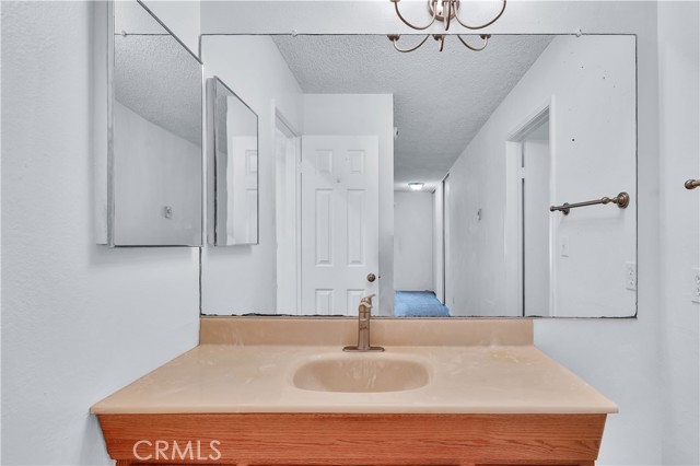 8635 Falmouth Avenue, Playa del Rey CA: https://media.crmls.org/medias/2aa5a9eb-4622-4cdd-84a0-f4fa99b35df0.jpg