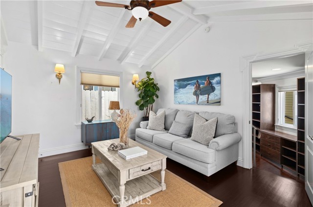541 Thalia Street, Laguna Beach CA: https://media.crmls.org/medias/2aa5d0d7-35d1-4c9d-b028-32e37c672aee.jpg