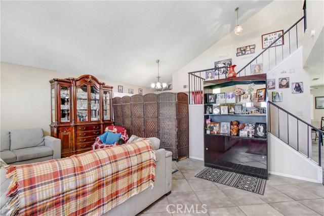 19376 Lambeth Ct, Riverside CA: https://media.crmls.org/medias/2aa7a12f-555b-4ffc-9cec-2a176f25b947.jpg