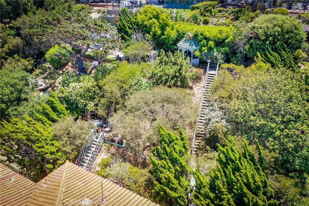 https://media.crmls.org/medias/2aa8256e-25e9-45cf-97ed-6d90c63aaaeb.jpg?preset=X-Large