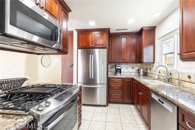 Detail Gallery Image 8 of 21 For 2206 Stinson St, Simi Valley,  CA 93065 - 3 Beds | 2 Baths