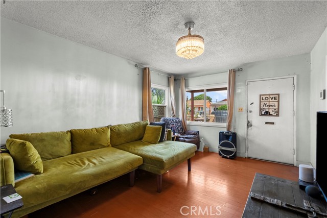 908 W 132nd Street, Compton CA: https://media.crmls.org/medias/2aa97a70-2d51-4604-9e49-73af569a3b66.jpg