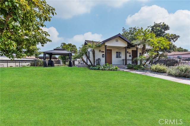 5304 Carmelita Avenue, Maywood CA: https://media.crmls.org/medias/2aa9f0c8-b84e-4bfa-8632-60791e2dd3f4.jpg