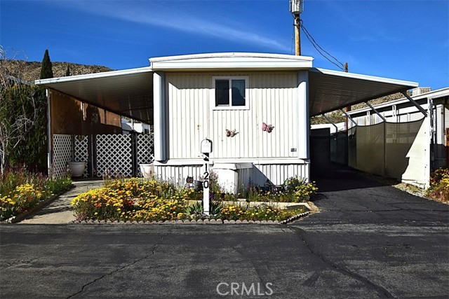 56254 29 Palms Highway, Yucca Valley CA: https://media.crmls.org/medias/2aaa9d0c-b013-4e38-8991-42a2f9884589.jpg