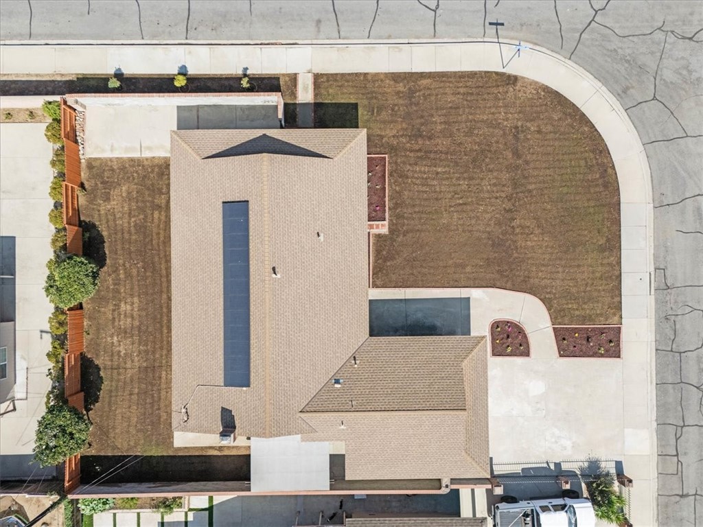 https://media.crmls.org/medias/2aaaa396-2bea-477a-acc5-d22d65842705.jpg?preset=X-Large