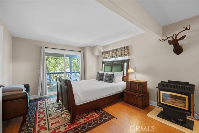 28833 Manitoba Drive, Lake Arrowhead CA: https://media.crmls.org/medias/2aaada08-bedd-40c9-8976-ca4a301062ef.jpg