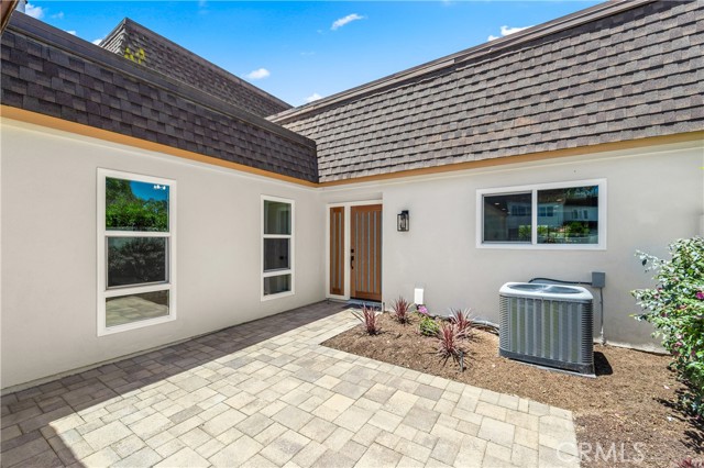 11 Rockrose Way, Irvine CA: https://media.crmls.org/medias/2aab471f-46a9-4001-aa03-08bdfb39e577.jpg