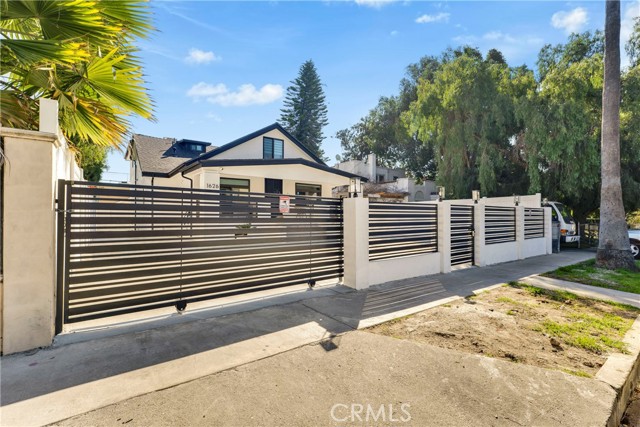 Detail Gallery Image 2 of 46 For 1626 Winona Bld, Los Angeles,  CA 90027 - 5 Beds | 5 Baths