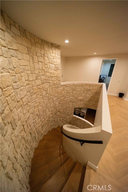 Detail Gallery Image 45 of 74 For 17437 Oak Creek Ct, Encino,  CA 91316 - 5 Beds | 5/1 Baths