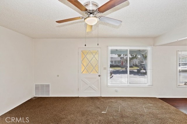 Detail Gallery Image 7 of 27 For 11329 214th St, Lakewood,  CA 90715 - 3 Beds | 1 Baths