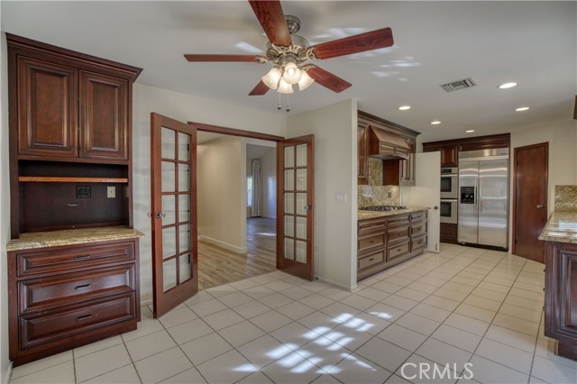 Detail Gallery Image 12 of 29 For 19946 Turnberry, Tarzana,  CA 91356 - 4 Beds | 2/1 Baths