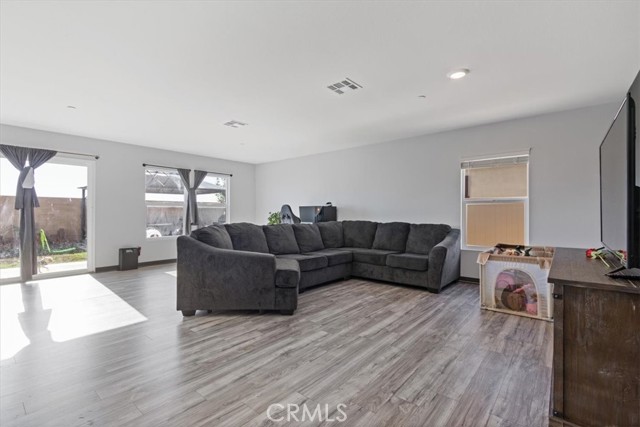Detail Gallery Image 6 of 25 For 44539 Freer Way, Lancaster,  CA 93536 - 3 Beds | 2 Baths