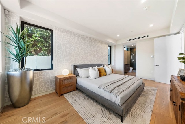 1947 Glencoe Way, Los Angeles CA: https://media.crmls.org/medias/2aad8973-3922-479b-86d7-2ace24943bd7.jpg