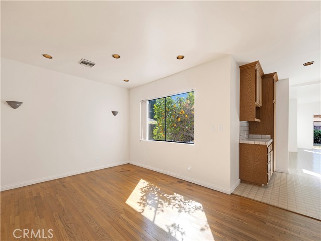 Detail Gallery Image 12 of 55 For 345 S Beachwood Dr, Burbank,  CA 91506 - 5 Beds | 3 Baths