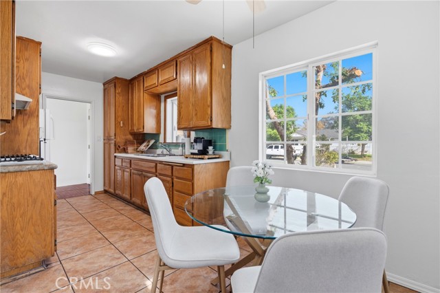 665 Hennipen, Pomona CA: https://media.crmls.org/medias/2aae132d-cc47-4595-967b-ffa781e72545.jpg