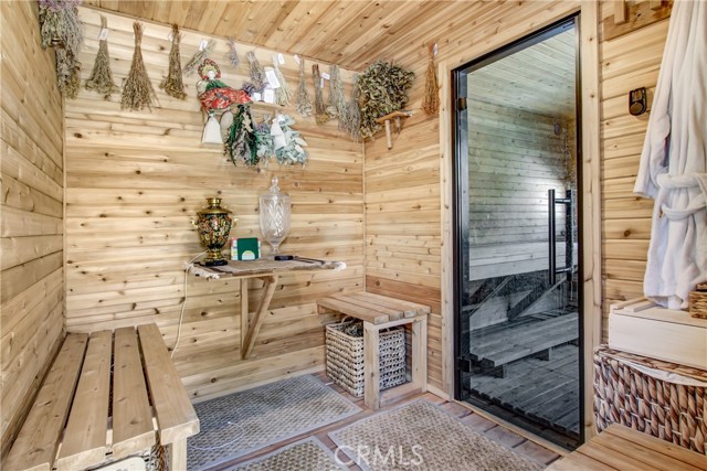 20200 Clark Street, Woodland Hills CA: https://media.crmls.org/medias/2aae2092-f4b6-453d-94e7-e9f18fe4d5c8.jpg