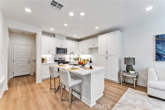 Detail Gallery Image 8 of 29 For 4230 S Hibiscus Paseo #91,  Ontario,  CA 91761 - 3 Beds | 2/1 Baths