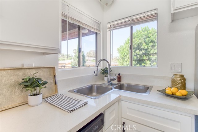 Detail Gallery Image 6 of 40 For 460 Golden Ave #211,  Long Beach,  CA 90802 - 1 Beds | 1 Baths