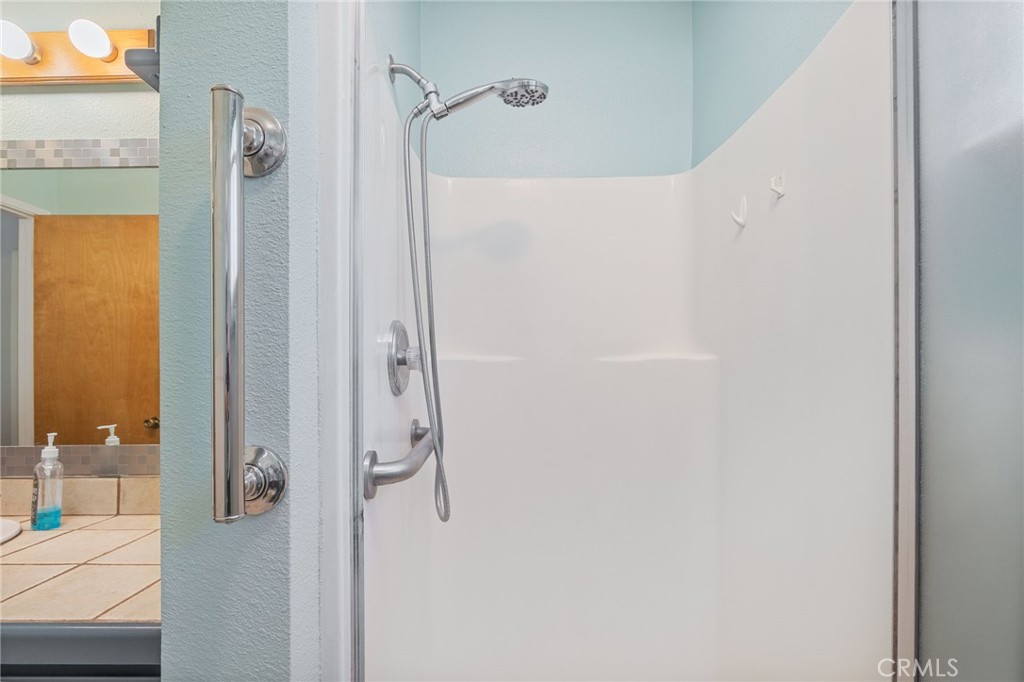 https://media.crmls.org/medias/2ab0a5dc-c5cb-4607-a887-24185743d6e8.jpg?preset=X-Large
