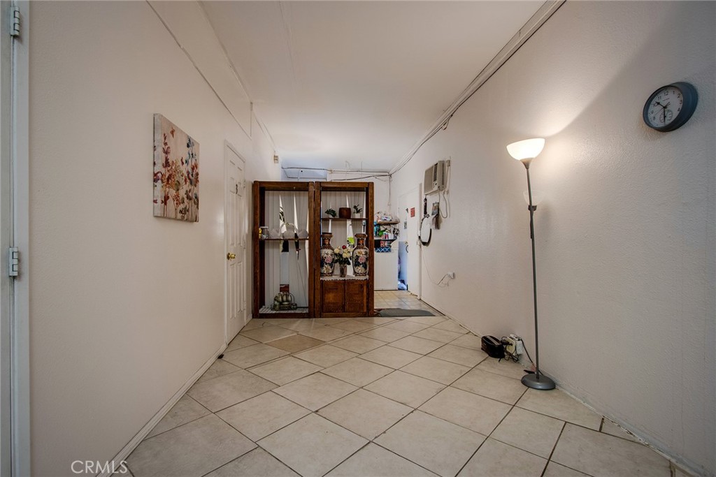 https://media.crmls.org/medias/2ab0d65f-558b-4584-baf0-d4d804428d03.jpg?preset=X-Large