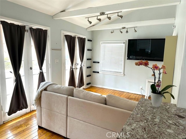 Detail Gallery Image 2 of 14 For 435 8th St, Hermosa Beach,  CA 90254 - 1 Beds | 1 Baths