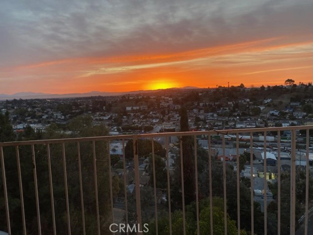 4940 La Calandria Way, Los Angeles CA: https://media.crmls.org/medias/2ab0de4d-db4c-4181-bf70-a317216c6716.jpg
