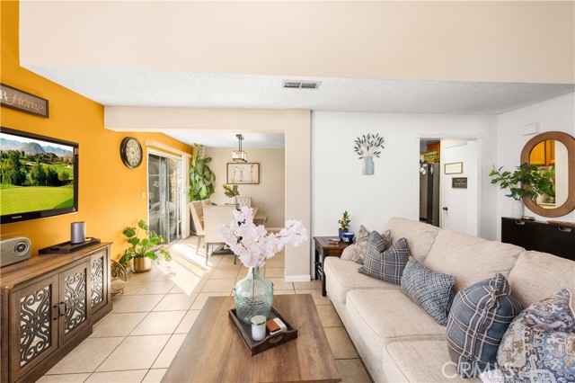 9900 Tagus Street, Pico Rivera CA: https://media.crmls.org/medias/2ab13ae3-b4cc-4e1e-9a1d-33246139a125.jpg