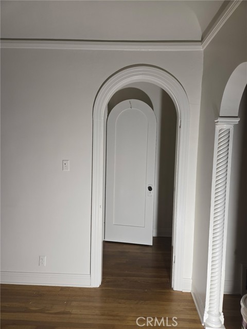 Detail Gallery Image 12 of 27 For 1731 Winona, Hollywood,  CA 90027 - 2 Beds | 1 Baths