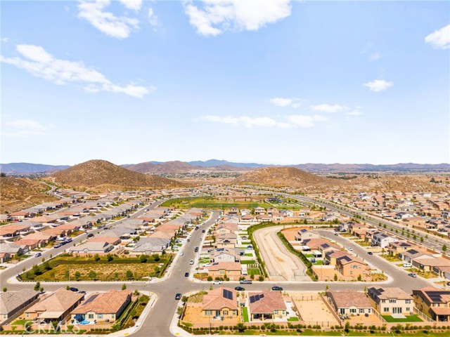 27108 Oncore Drive, Menifee CA: https://media.crmls.org/medias/2ab2fad0-7a57-4eb4-bae7-8315213255fd.jpg