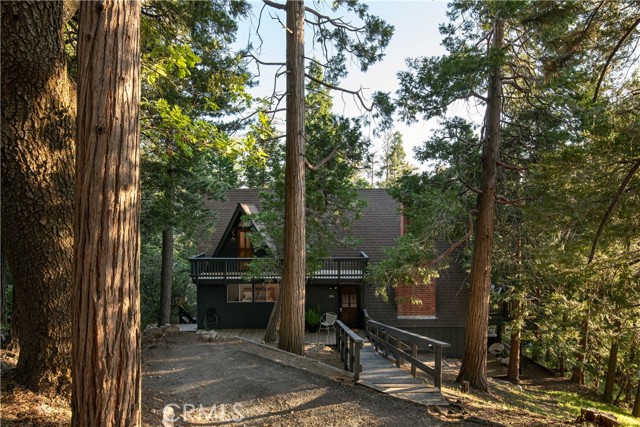 Detail Gallery Image 2 of 29 For 399 Rainier Rd, Lake Arrowhead,  CA 92352 - 3 Beds | 3 Baths