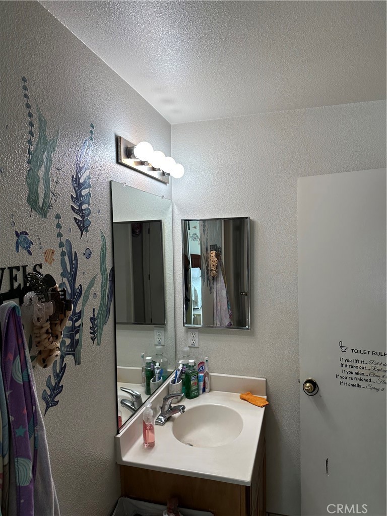 https://media.crmls.org/medias/2ab331d4-7e3a-4057-9621-68f7776c1575.jpg?preset=X-Large
