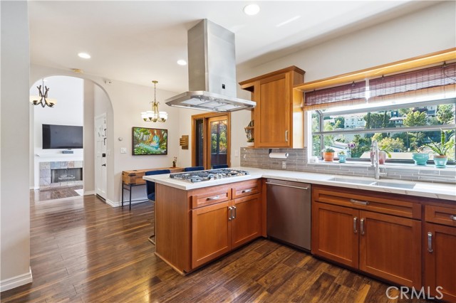 Detail Gallery Image 6 of 40 For 5244 Baza Ave, Woodland Hills,  CA 91364 - 3 Beds | 3 Baths