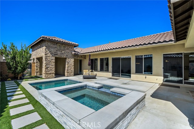 80241 Champions Way, La Quinta CA: https://media.crmls.org/medias/2ab3bb85-91a7-48a4-87cc-b7c790569892.jpg