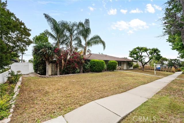 1754 N 1st Avenue, Upland CA: https://media.crmls.org/medias/2ab57bae-9263-42cf-9efd-2e59b6bba274.jpg