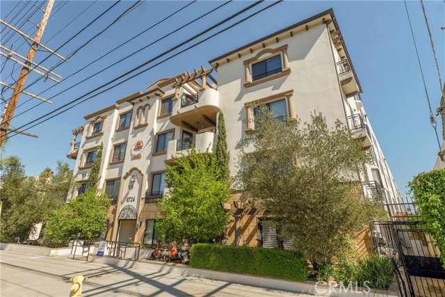 Detail Gallery Image 1 of 26 For 4724 Kester Ave #406,  Sherman Oaks,  CA 91403 - 2 Beds | 2 Baths