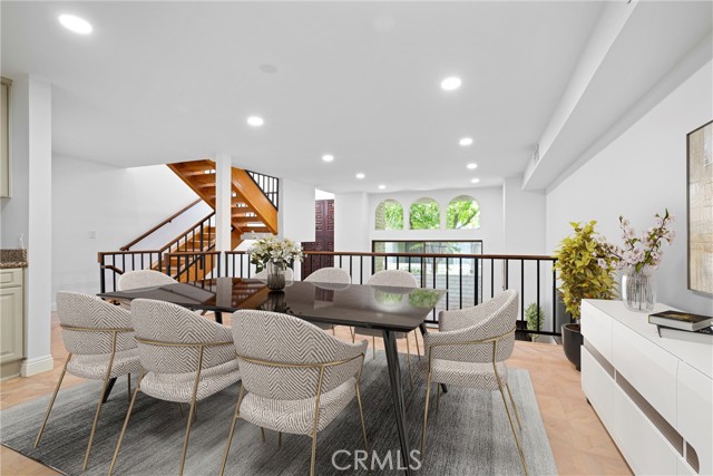 5335 White Oak Avenue, Encino CA: https://media.crmls.org/medias/2ab66c04-cde7-43bb-ad3f-770254bcbacf.jpg
