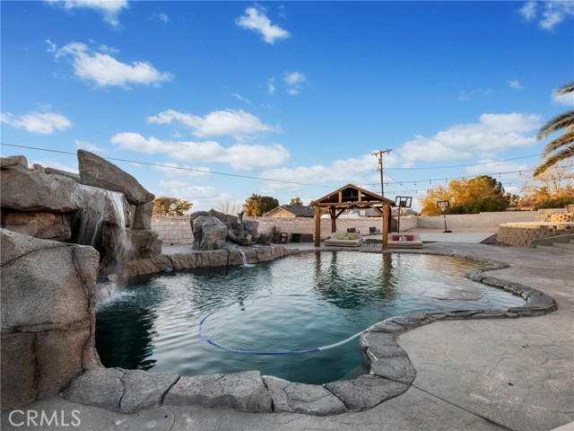 13136 Tawya Road, Apple Valley CA: https://media.crmls.org/medias/2ab835f4-b777-4000-be6d-0df22fabd6fb.jpg