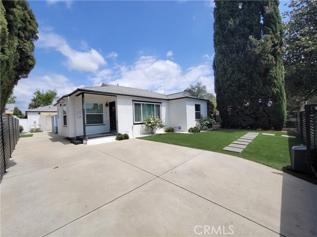 17557 Lemay Place, Lake Balboa CA: https://media.crmls.org/medias/2abb0200-ff15-4cf2-86da-96f9b0bb3d69.jpg