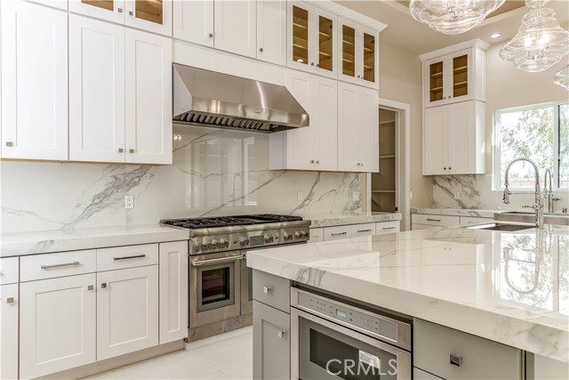 Detail Gallery Image 33 of 40 For 10168 Lightbreeze Cir, Huntington Beach,  CA 92646 - 5 Beds | 5/1 Baths
