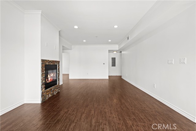 5633 Carlton Way, Hollywood CA: https://media.crmls.org/medias/2abb31de-d868-4015-927e-75ae0c91ed45.jpg