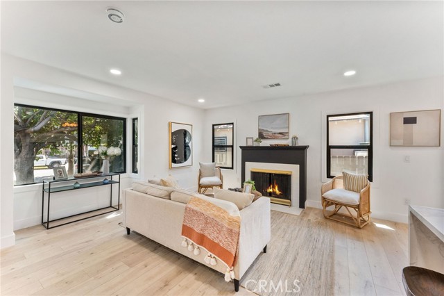 Detail Gallery Image 12 of 49 For 57 S Grand Oaks Ave, Pasadena,  CA 91107 - 3 Beds | 2 Baths