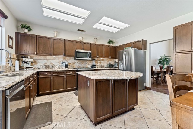 3582 Cedar Ridge Lane, Corona CA: https://media.crmls.org/medias/2abbcee6-3ac1-41f1-8dd9-2dabbd808bb9.jpg