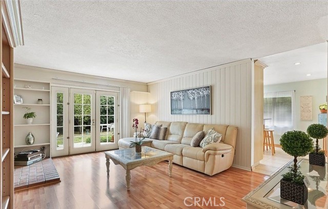 Detail Gallery Image 8 of 13 For 23733 Vanowen St, West Hills,  CA 91307 - 3 Beds | 2 Baths