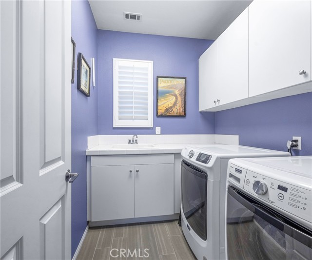45 Coriander, Irvine CA: https://media.crmls.org/medias/2abc356f-bd3b-4c60-b236-ef49015d2086.jpg