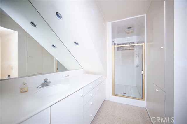 221 33rd Street, Manhattan Beach, California 90266, 3 Bedrooms Bedrooms, ,2 BathroomsBathrooms,Residential,Sold,33rd,NP21229064